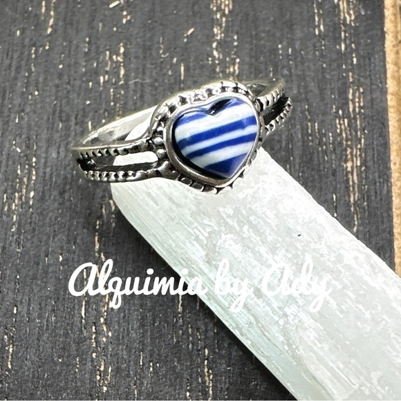 Alquimia Silver and Blue Heart Ring with Intricate Detailing - Picture 1 of 2